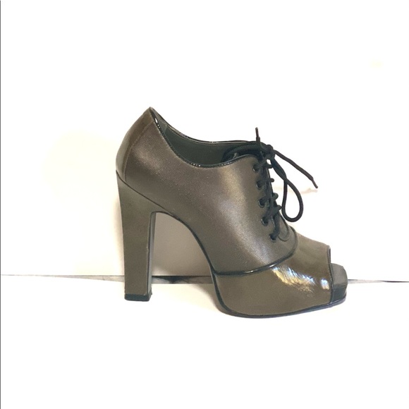 Vince Camuto heeled Booties - Picture 4 of 9